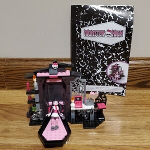 Mega Bloks Monster High Vamptastic Room Set Draculaura